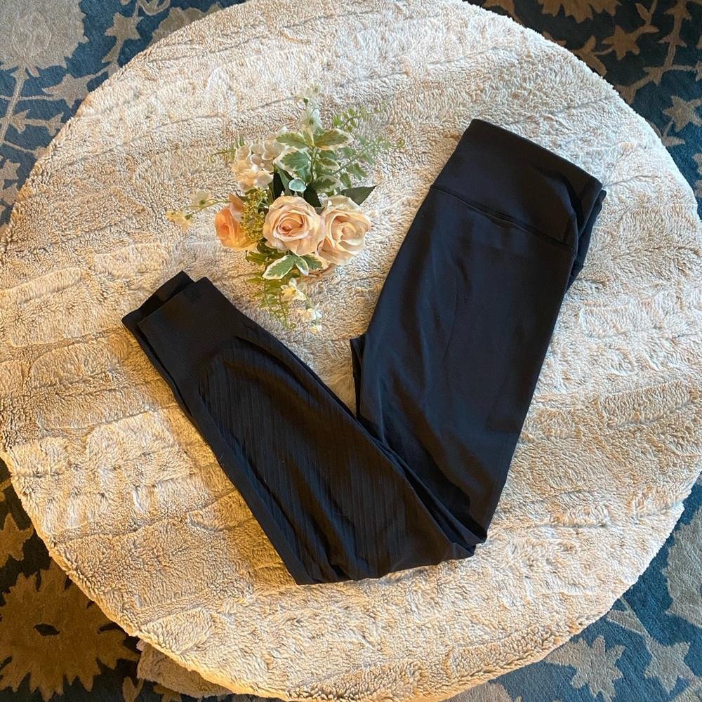LULULEMON yoga leggings with laser design size 12